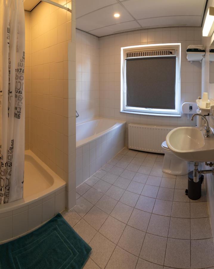 Hotel De Zwaan Schoondijke Ngoại thất bức ảnh