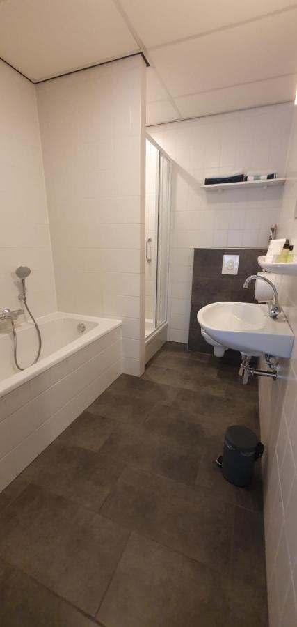 Hotel De Zwaan Schoondijke Ngoại thất bức ảnh